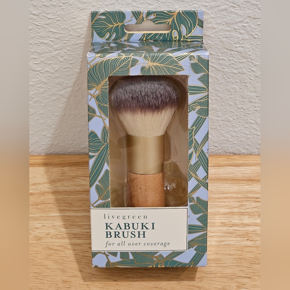 Livegreen Kabuki Brush with Wooden Handle, NIP